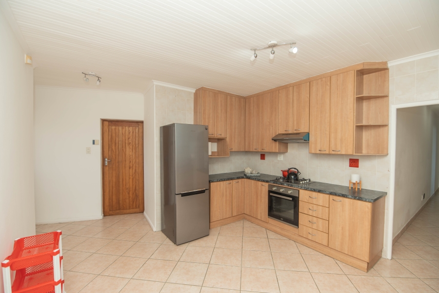 6 Bedroom Property for Sale in Beachview Eastern Cape